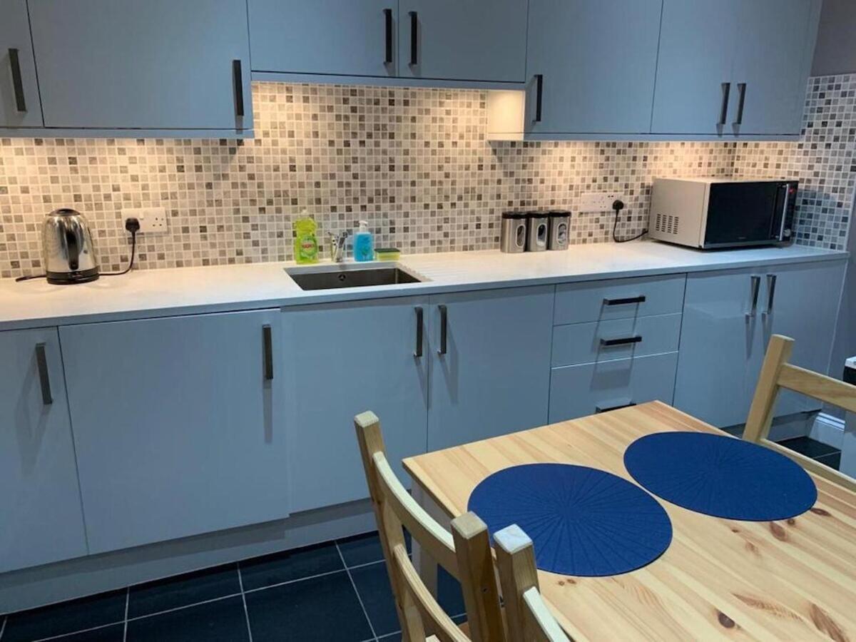Wood Green Budget Rooms - Next To Mall & Metro Station - 10 Min To City Center Λονδίνο Εξωτερικό φωτογραφία