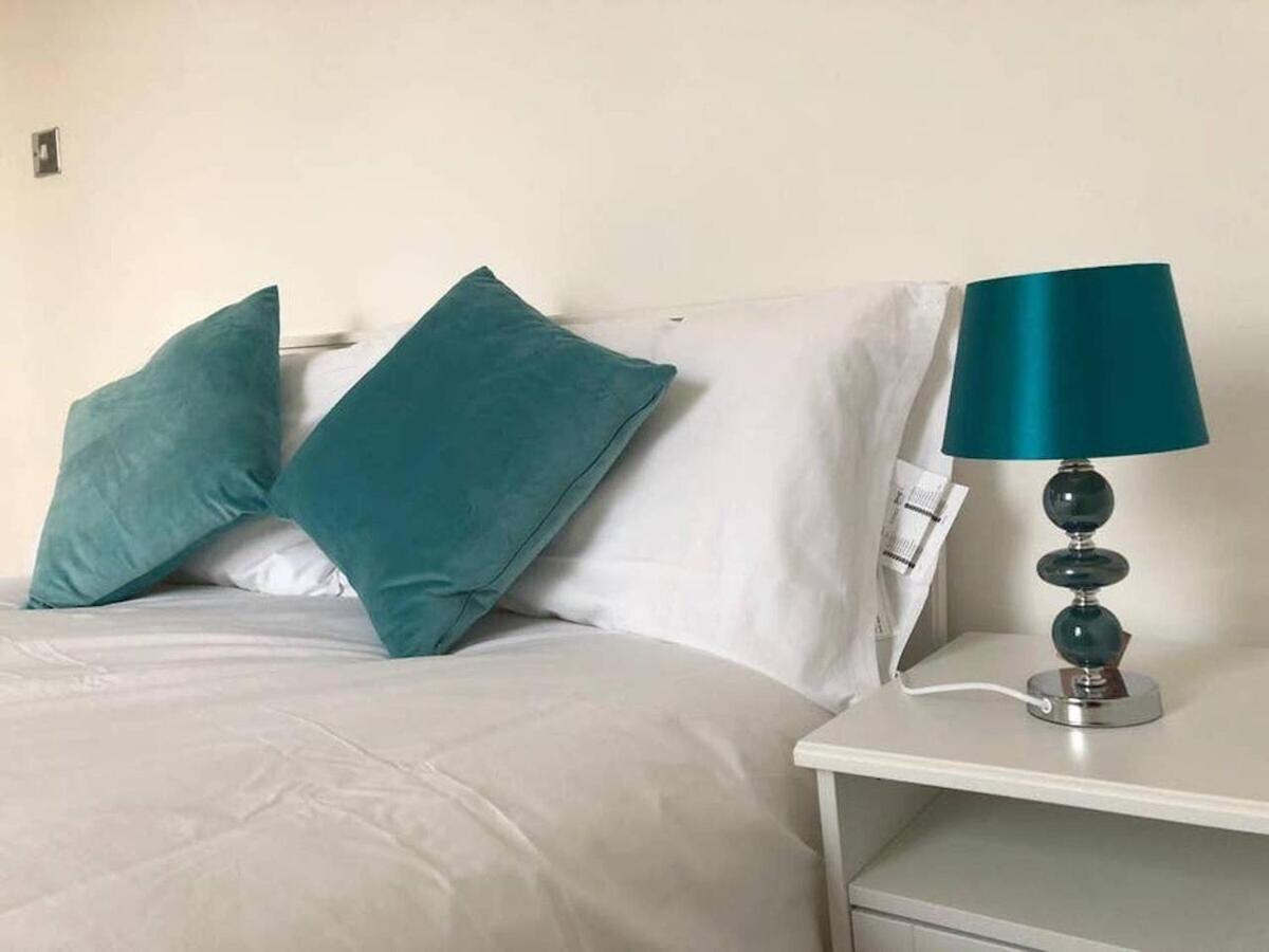 Wood Green Budget Rooms - Next To Mall & Metro Station - 10 Min To City Center Λονδίνο Εξωτερικό φωτογραφία