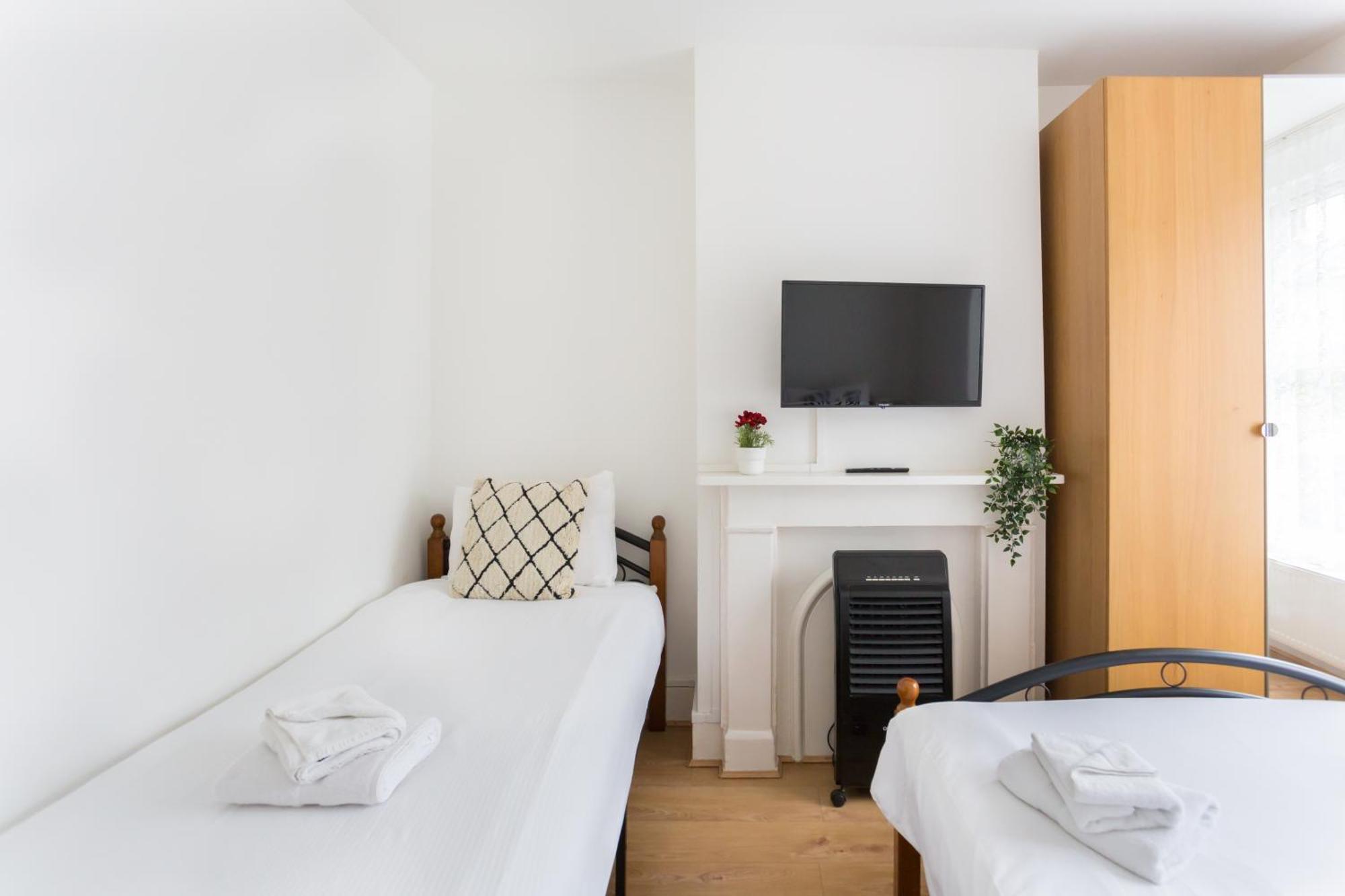 Wood Green Budget Rooms - Next To Mall & Metro Station - 10 Min To City Center Λονδίνο Εξωτερικό φωτογραφία