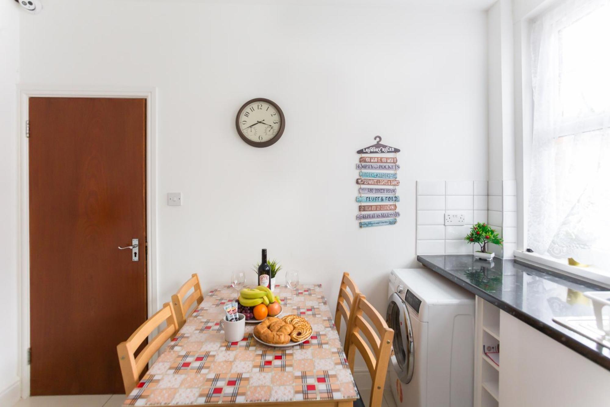 Wood Green Budget Rooms - Next To Mall & Metro Station - 10 Min To City Center Λονδίνο Εξωτερικό φωτογραφία