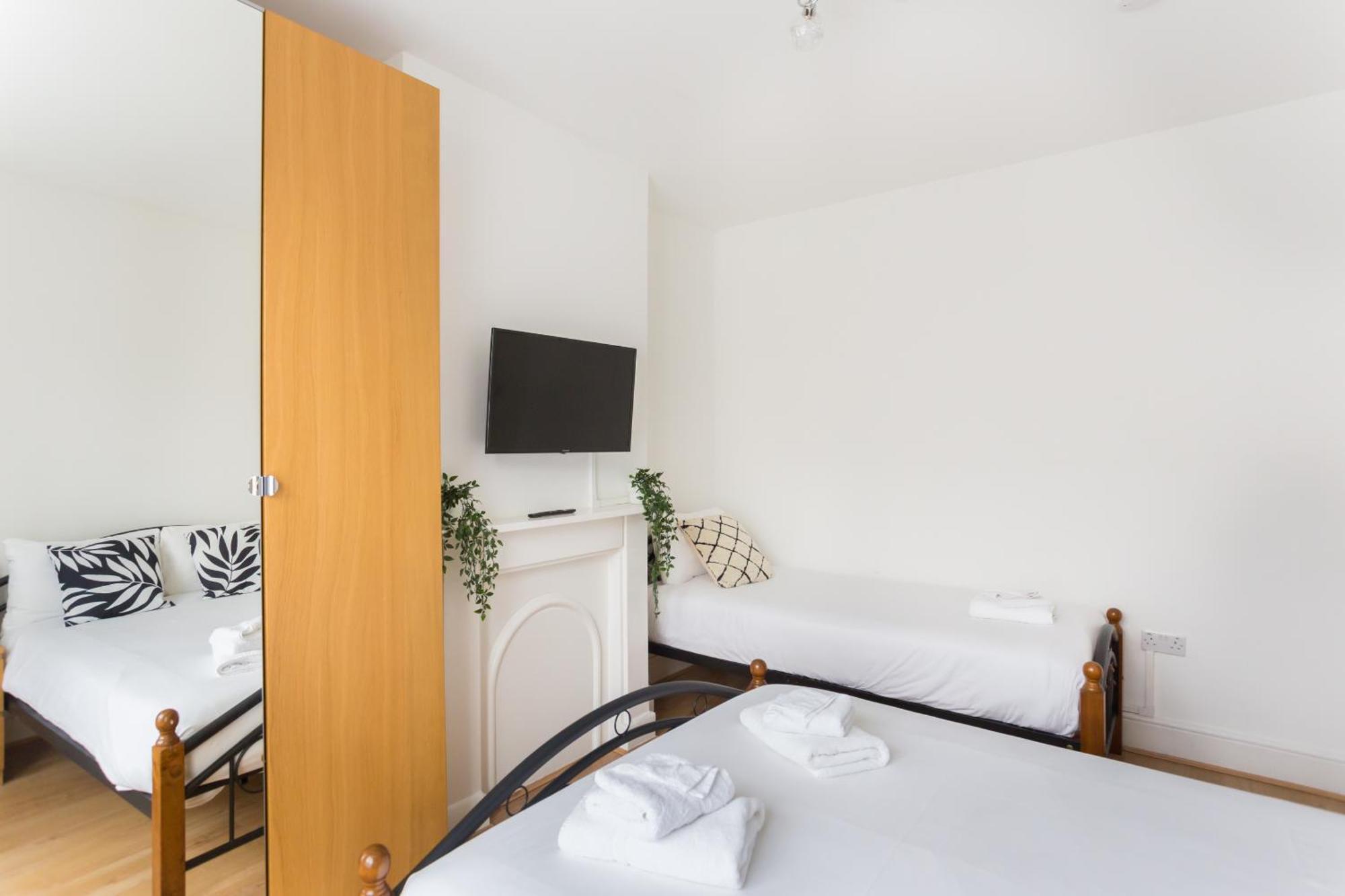 Wood Green Budget Rooms - Next To Mall & Metro Station - 10 Min To City Center Λονδίνο Εξωτερικό φωτογραφία