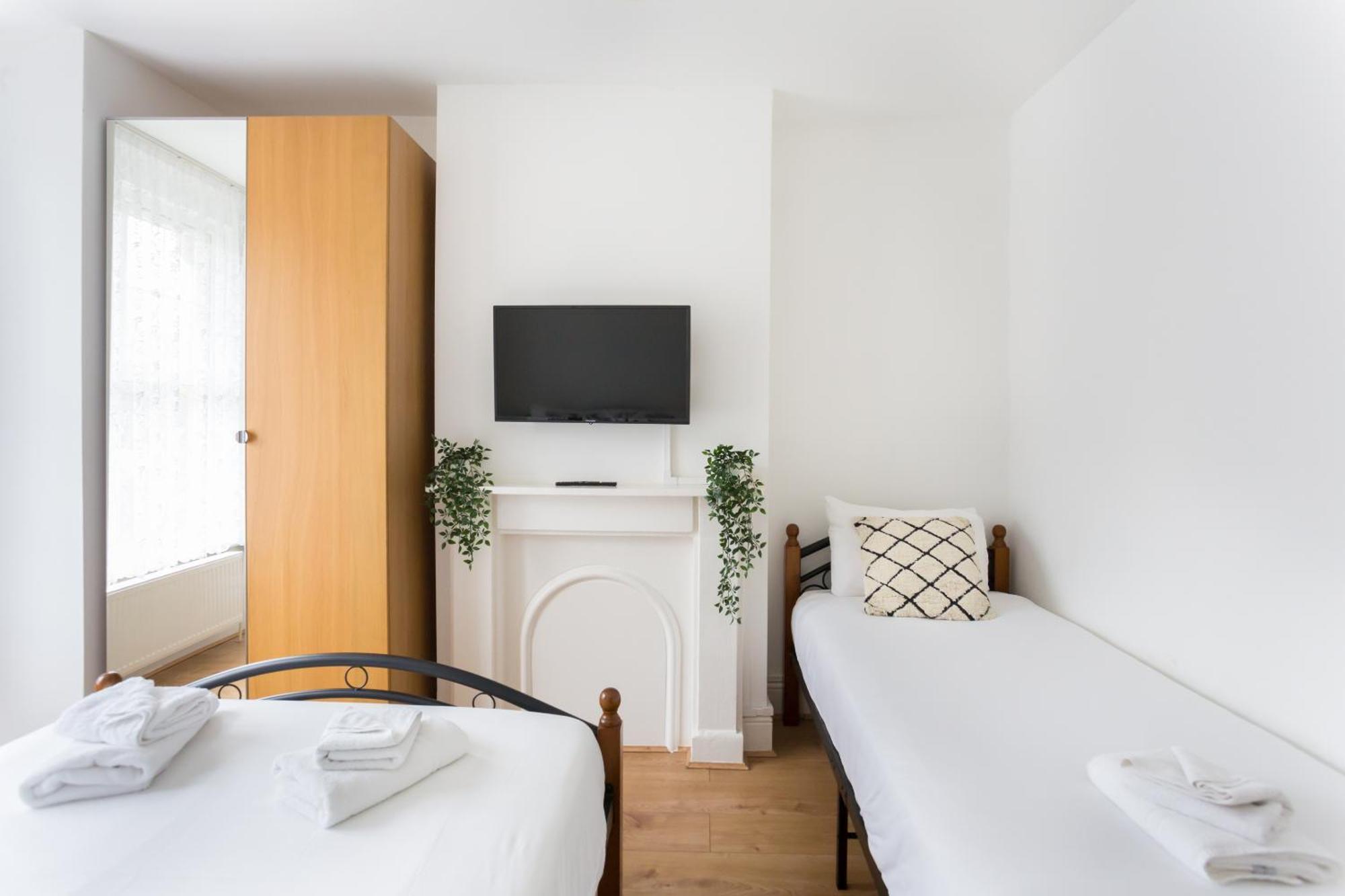 Wood Green Budget Rooms - Next To Mall & Metro Station - 10 Min To City Center Λονδίνο Εξωτερικό φωτογραφία