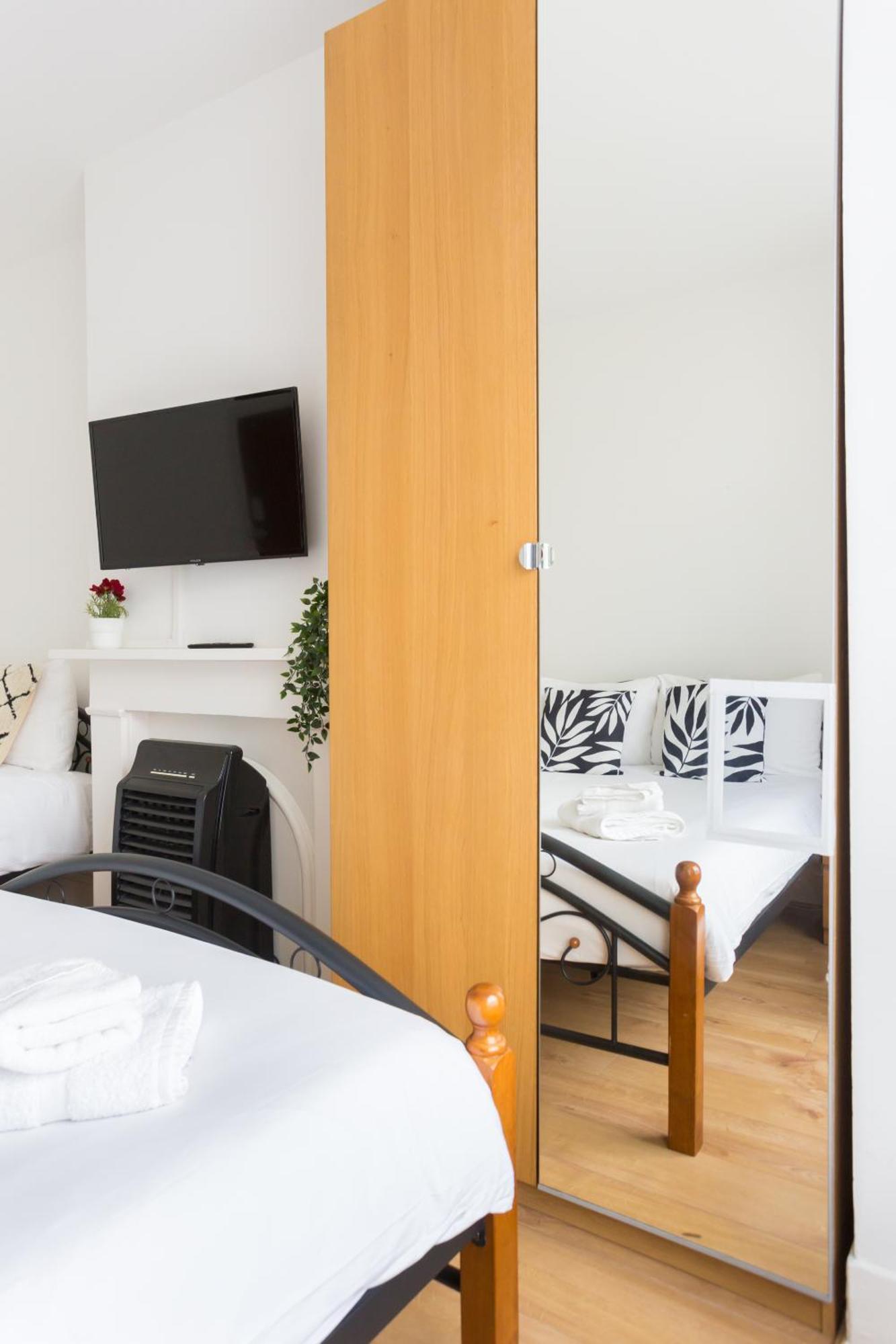 Wood Green Budget Rooms - Next To Mall & Metro Station - 10 Min To City Center Λονδίνο Εξωτερικό φωτογραφία