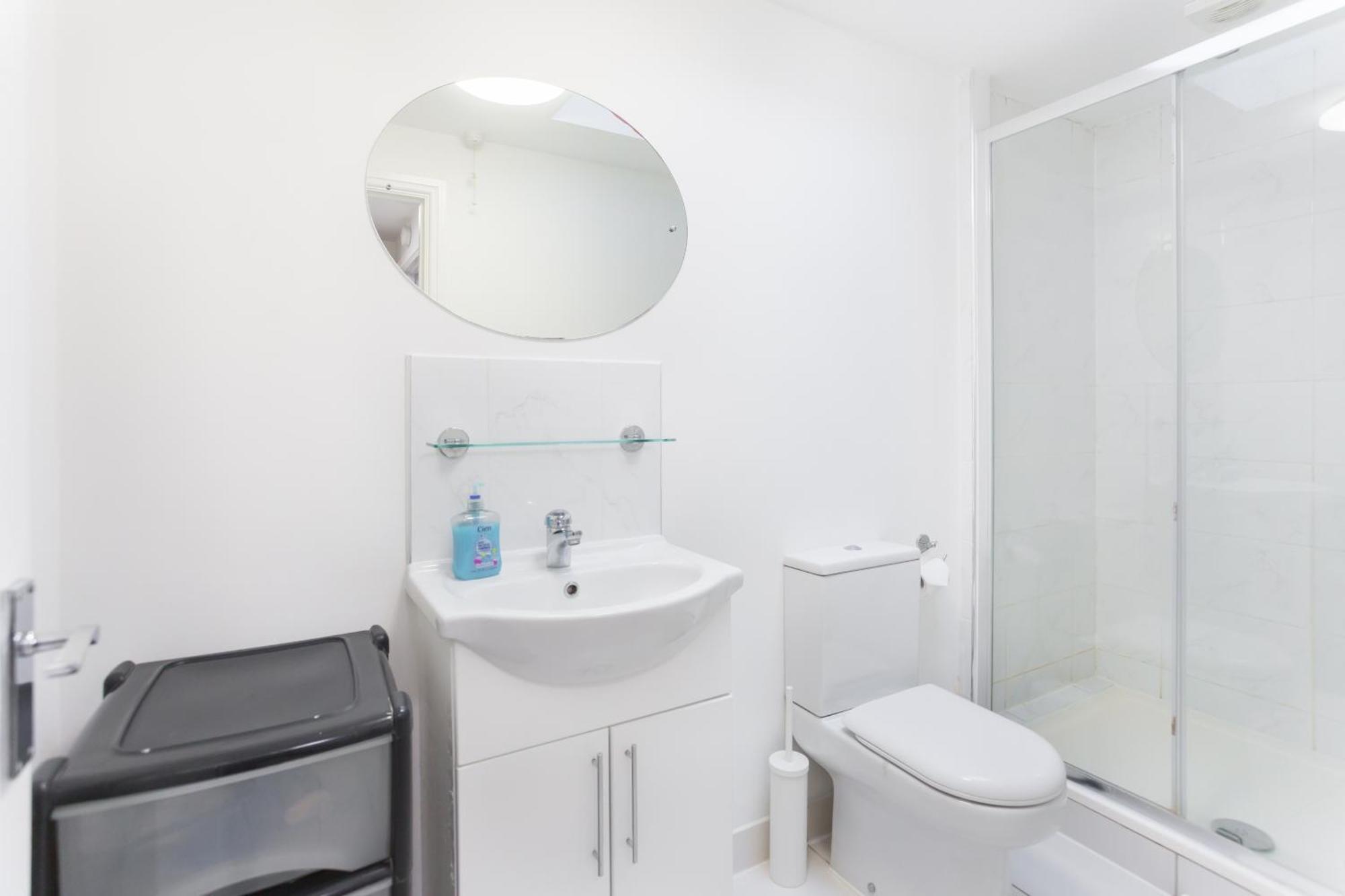 Wood Green Budget Rooms - Next To Mall & Metro Station - 10 Min To City Center Λονδίνο Εξωτερικό φωτογραφία